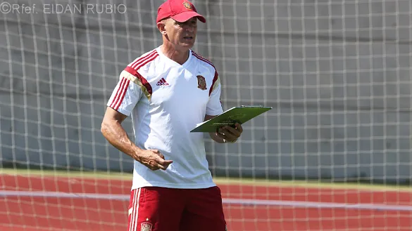 Luis de la Fuente, Seleccionador nacional Sub-19, durante un entrenamiento