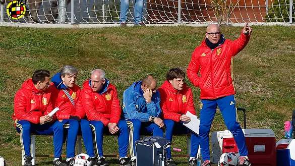 Luis de la Fuente durante un entrenamiento de la selección española Sub-19