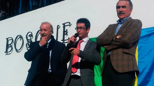 Vicente del Bosque, Juan David Moreno y Juan y Medio durante el acto de inauguración del complejo deportivo de Torvizcón