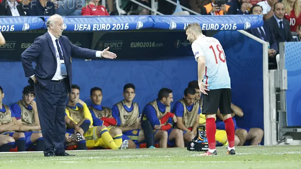 Vicente del Bosque durante un momento del partido ante Turquía