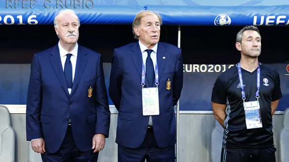 Vicente del Bosque en los instantes previos al pitito inicial