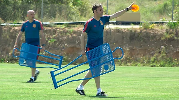 Santi Denia y David Gordo en el entrenamiento de la Sub-19