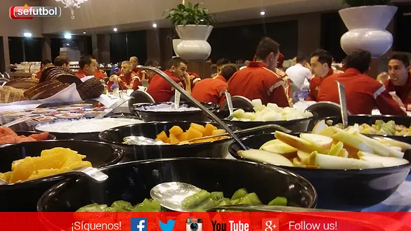 jugadores desayunando