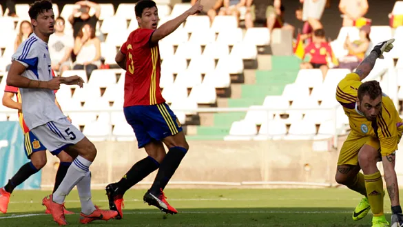 Diego González celebra un gol con la Selección Sub-21