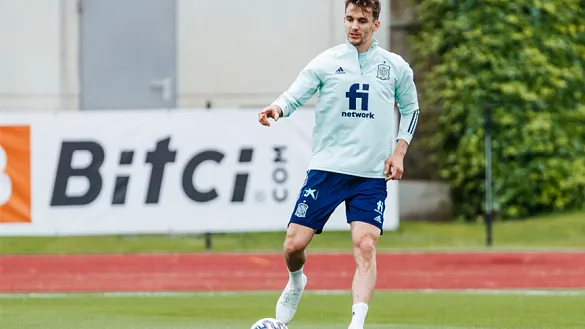 El jugador internacional Diego Llorente se ejercita en la Ciudad del Fútbol