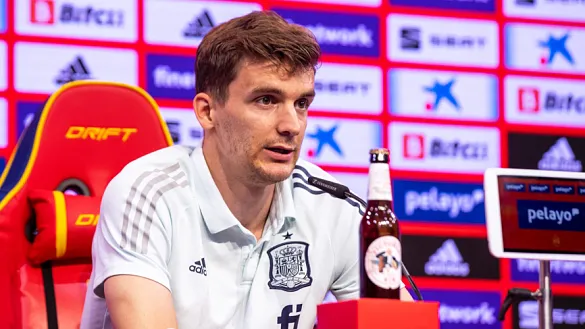 Diego Llorente durante la rueda de prensa en el Media Center de la Ciudad del Fútbol