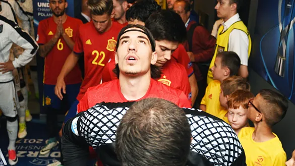 Los jugadores de la Selección Sub-21 se preparan para saltar al campo