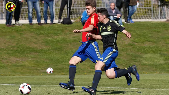 GALERÍA | La Sub-16 culmina sus entrenamientos con un partido lleno de talento