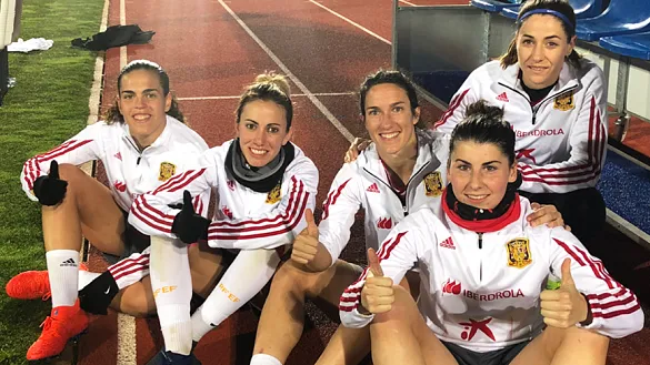 Las jugadoras de la Selección española de fútbol femenino posan al término de su entrenamiento en Las Rozas 