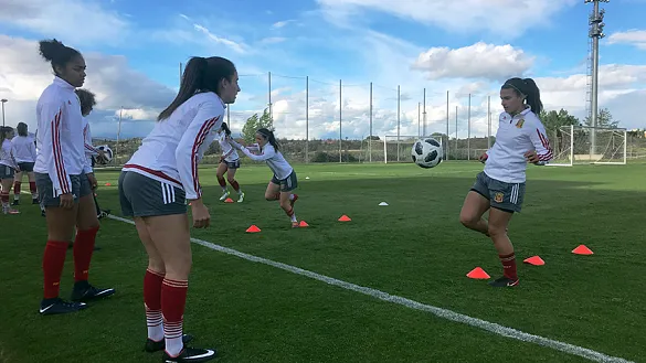 Las jugadoras de la selección Sub-17 entrenan en Las Rozas