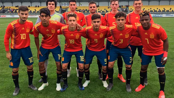 La Selección española posa antes de su encuentro frente a Ucrania