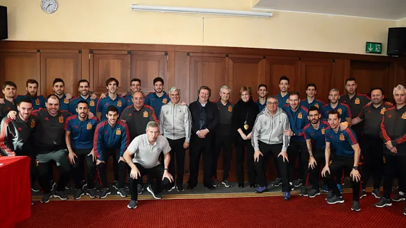 La selección española de fútbol sala recibe la visita en Liubliana de varios de los directivos de la RFEF