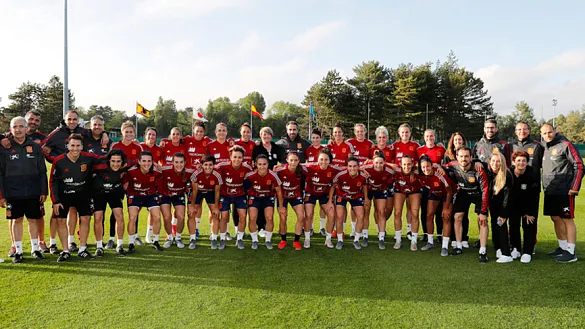 La Selección española femenina posa al término de su entrenamiento en Le Touquet