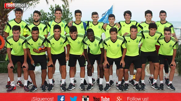 La Selección Española Sub-19 posa en Katerini en la jornada previa a la gran final del Europeo 