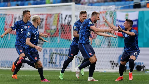 Eslovaquia celebra un tanto frente a Polonia