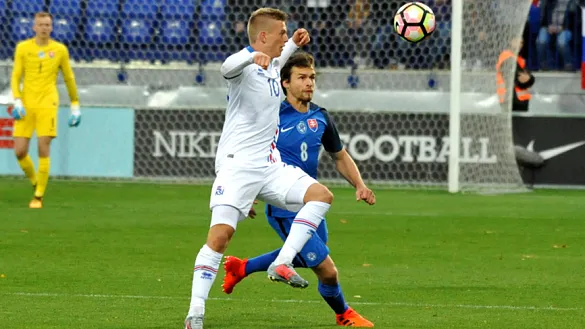 Momento del partido entre las selecciones Sub-21 de Eslovaquia e Islandia