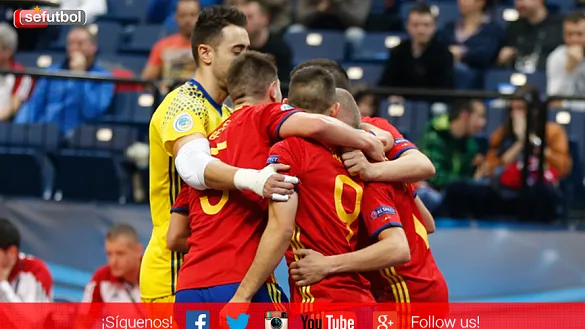 España celebra un gol ante Hungría