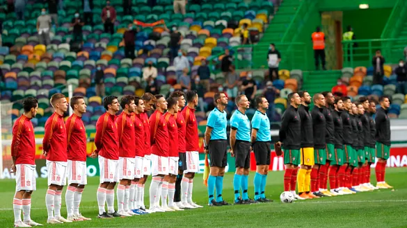 España y Portugal escuchan los himnos antes del último partido en Lisboa