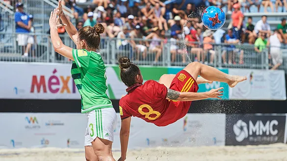 chilena de una jugadora de la SeFutbol Playa