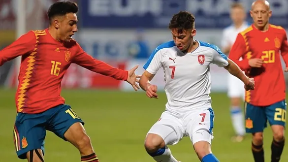 España superó a la República Checa en la primera fase