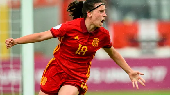 Eva Navarro festeja un gol con la Selección española femenina