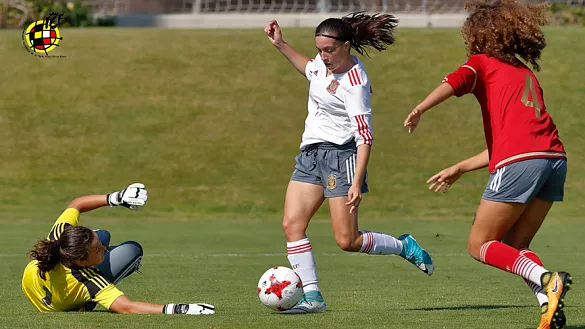 Eva Navarro durante un entrenamiento con España