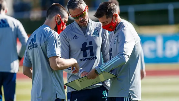 Luis Enrique junto a su cuerpo técnico