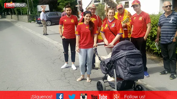 Una familia de aficionados a la Selección españla