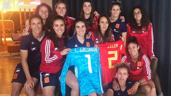 Las jugadoras de la Selección felicitan a Rafa Nadal