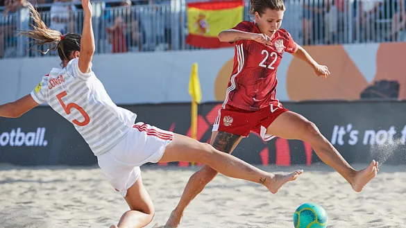 Momento del partido entre Rusia y España jugado en Nazaré 