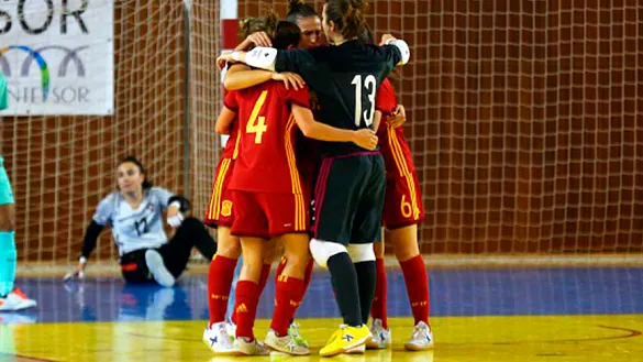 La Selección femenina de fútbol sala celebra un tanto