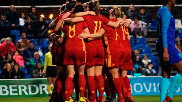 La selección española femenina celebra un gol en su último partido