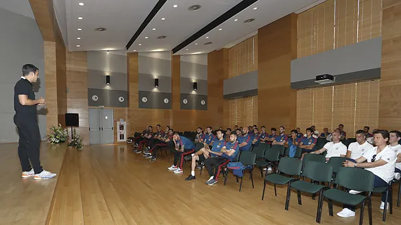 VÍDEO | Los internacionales, en un encuentro arbitral con FIFA