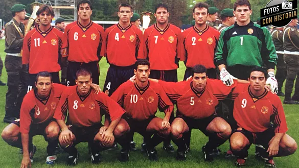 La Selección Española Sub-21 posa antes del encuentro contra Austria disputado en Herzogenburg en 1999