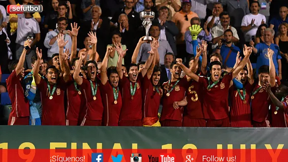 La Selección Española Sub-19 celebra su título continental en Grecia