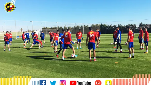 Los jugadores de la Selección española Sub-21 durante su sesión de trabajo en San Pedro del Pinatar