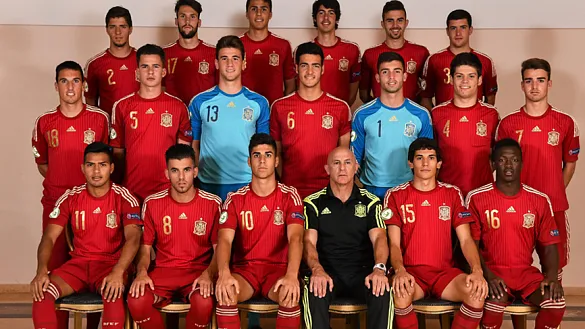La Selección Española Sub-19 en el momento de su sesión oficial de fotos en Grecia