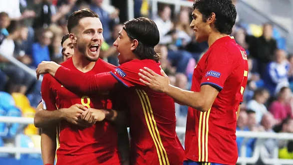 Los jugadores de la Selección Sub-21 celebran un tanto