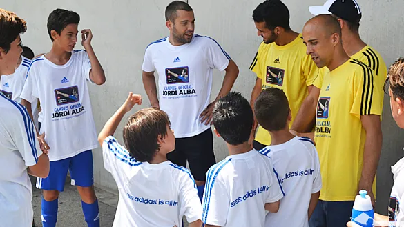 Jordi Alba conversa con los alumnos de su campus