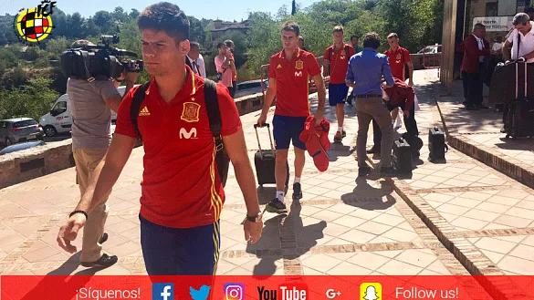 Los jugadores de la Selección española Sub-21 a su llegada a Toledo 