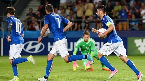 Los jugadores de Italia celebran el tanto a Alemania 