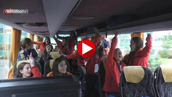 Las jugadoras cantaron y gritaron en el bus tras la victoria por penaltis ante Francia