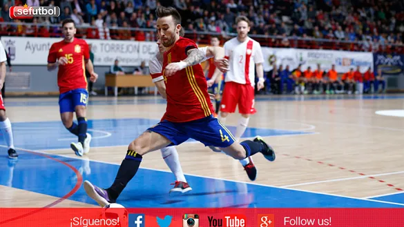 Rivillos disparando a puerta