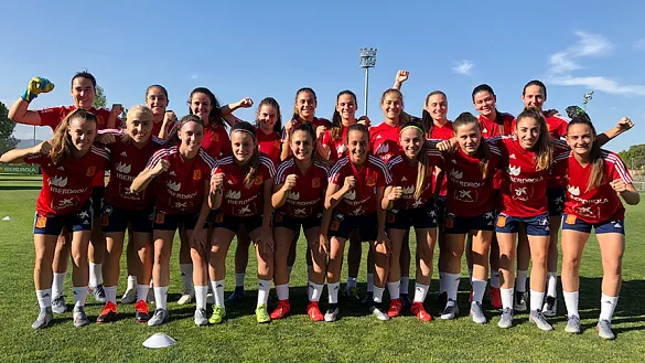 Puño en alto y ánimos por las nubes en la Sub-19 femenina