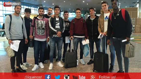 Los internacionales, a su llegada al aeropuerto