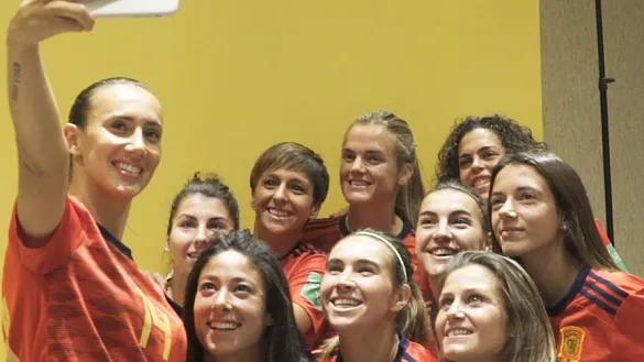 Las jugadoras de la Selección se retratan durante la sesión oficial de fotos