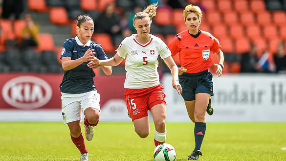 Francia perdió ante Suiza en el descuento y se medirá a España