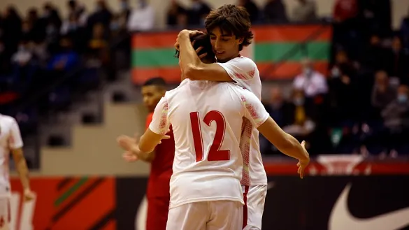 Celebración de la Sub-19 masculina en el último partido amistoso