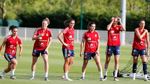 La Selección española femenina se entrena en Reims