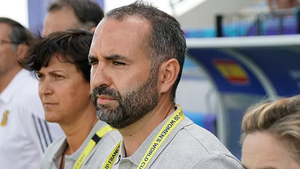 El seleccionador nacional Pedro López durante el partido frente a Paraguay